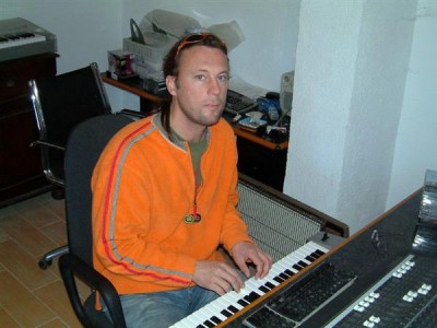 Michiel van der Kuy & his synth.jpg